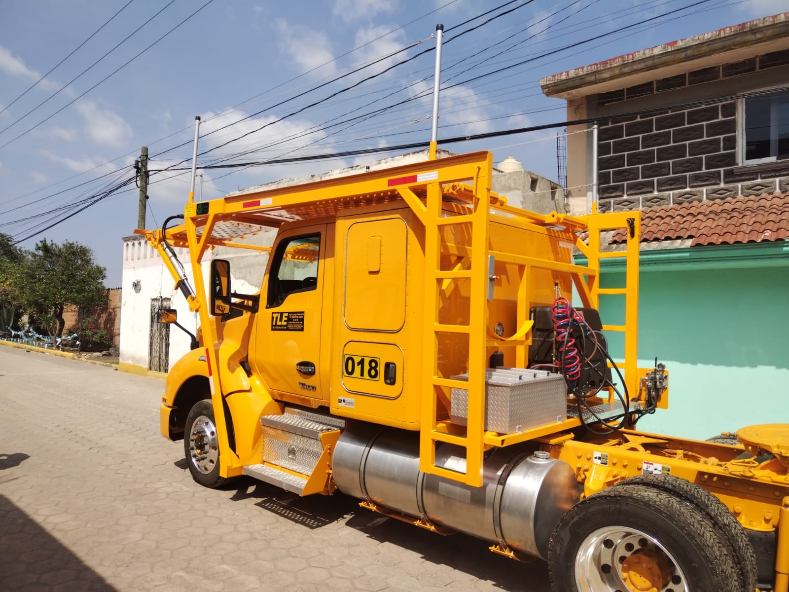Madrina TRansporte vehicular amarilla 7